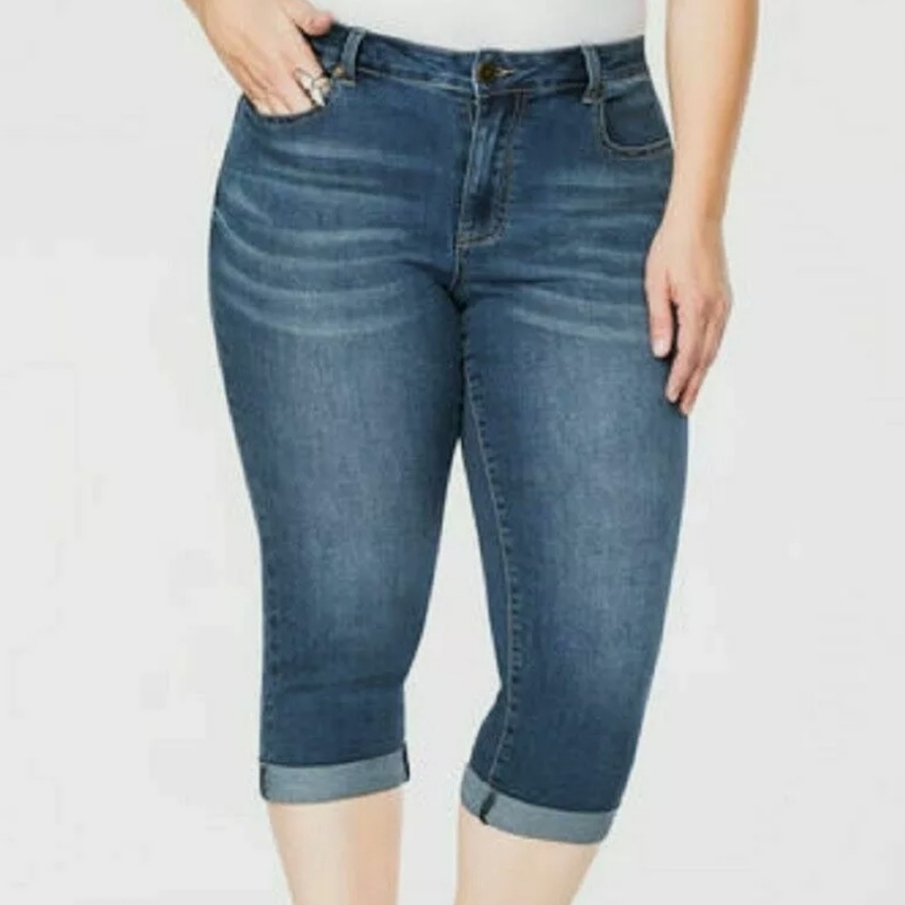 Ashley Stewart Rolled Cuff Denim Capris Size 32